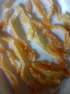 Una foto de Cascarita de naranja caramelizada