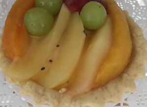 Una foto de Tartaletas de mango y más frutas