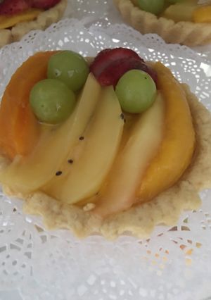 Una foto de Tartaletas de mango y más frutas