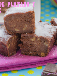 Una foto de Brownie de plátano y chocolate