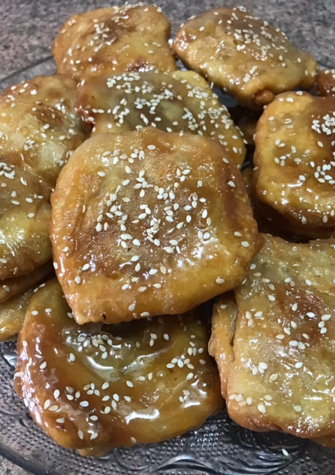 Una foto de Rghayef de Ramadán rellenos con miel / Comida de Marruecos