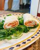 Ρολάκια καπνιστού σολομού - smoked salmon wrap