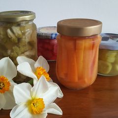 A picture of Pickled veggies.