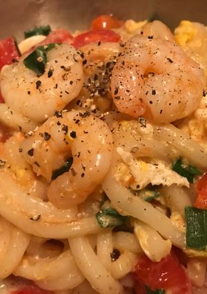 A picture of Fresh Shrimp & Chicken with Egg Noodles鮮蝦雞肉滑蛋黑胡椒烏冬.