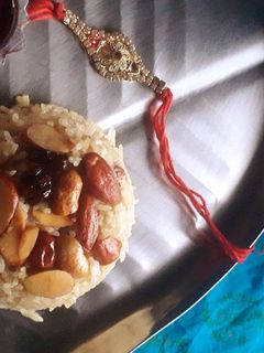 नारळी भात (narali baht recipe in marathi) रेसिपी चे मुख्य फोटो 