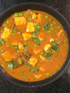A picture of Mutter Paneer.