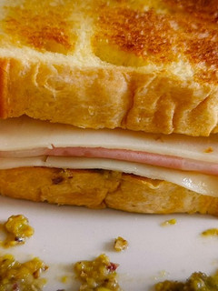 Una foto de Sándwich de Mortadela de Bolonia con crema de Pistachos