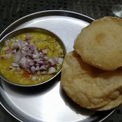 A picture of Aloo puri.