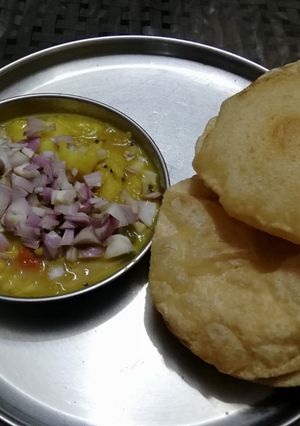 A picture of Aloo puri.