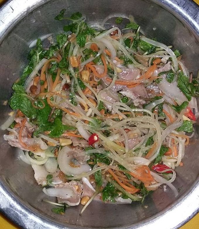 Hình của món Tai mui trộn.