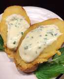 Papa al plomo con dip de queso y ciboulette
