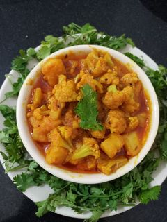 ફ્લાવર બટાકા નું શાક (Flower Bataka Shak Recipe In Gujarati) રેસીપી મુખ્ય ફોટો
