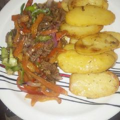 A picture of Potatoes With shredded beef sauce.