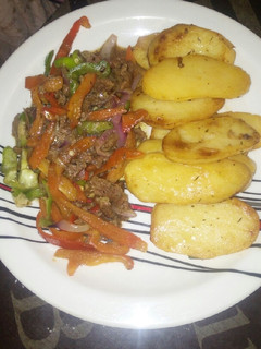 A picture of Potatoes With shredded beef sauce.