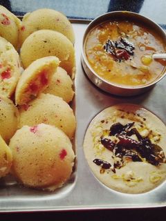 रवा(सूजी) वेज मसाला इडली (Rava /suji veg masala idli recipe in Hindi) रेसिपी मुख्य फोटो