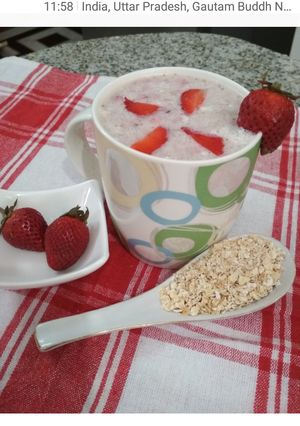 A picture of Strawberry Oat smoothie.