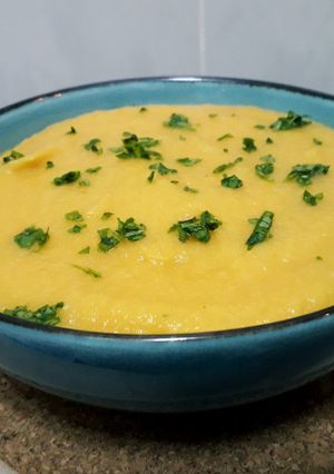 Una foto de Crema de Coliflor y Mango