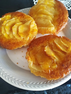 Una foto de Tartaletas de manzana y yogurt de vainilla