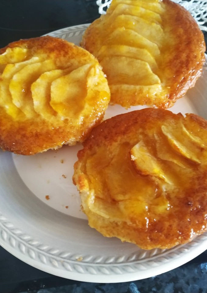 Una foto de Tartaletas de manzana y yogurt de vainilla