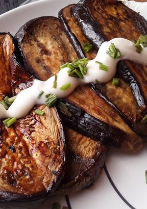 Una foto de Berenjenas salteadas con ajo y salsa soya🤔😋😊