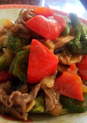 Foto resep Daging sapi cah paprika brokoli ucu