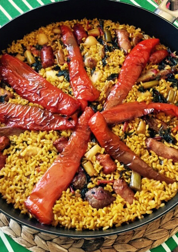 Una foto de Arroz con pollo y pimientos
