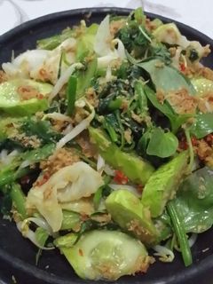 Foto resep Urap sayuran (sambel krawu) #berburucelenakemas#resolusi2019