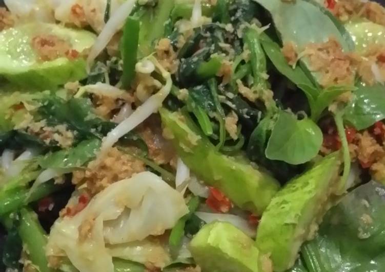 Olahan Urap sayuran (sambel krawu) #berburucelenakemas#resolusi2019 | Cara Membuat Urap sayuran (sambel krawu) #berburucelenakemas#resolusi2019 Yang Mudah Dan Praktis