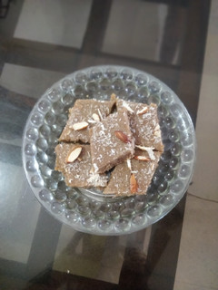 રાગી ની સુખડી (Ragi Sukhadi Recipe In Gujarati) રેસીપી મુખ્ય ફોટો