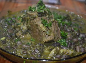 Una foto de Qormeh sabzi (guiso Irani)