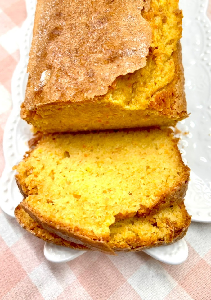 Una foto de Budín de mandarina esponjoso y fácil