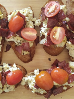 Foto resep Toasted Baguette with Scrambled Eggs and Smoked Beef