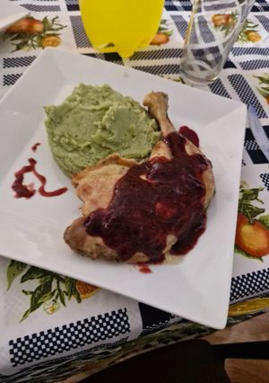 Una foto de Pollo al Ajillo con Salsa de Borgoña
