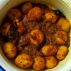 A picture of Dum aloo.
