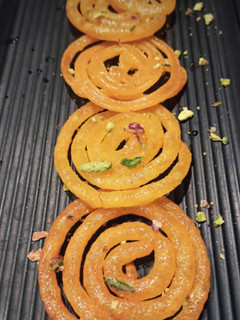 जलेबी (Jalebi recipe in Hindi) रेसिपी मुख्य फोटो