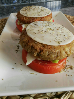 Una foto de Burguer de lentejas y quinoa