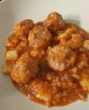 Albóndigas con sepia y colas de langostino