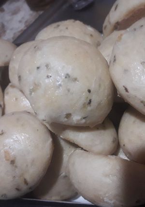 Una foto de Pan saborizado (orégano y cebolla) 😍
