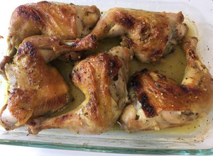 Una foto de Muslos de pollo al orégano