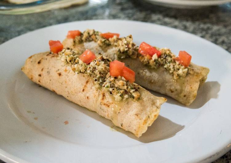 Panquecas de aveia e abobrinha ao pesto