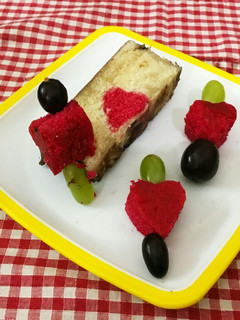 एग्ग्लेस हिडन हार्ट केक Eggless hidden heart cake recipe in Hindi ) रेसिपी मुख्य फोटो
