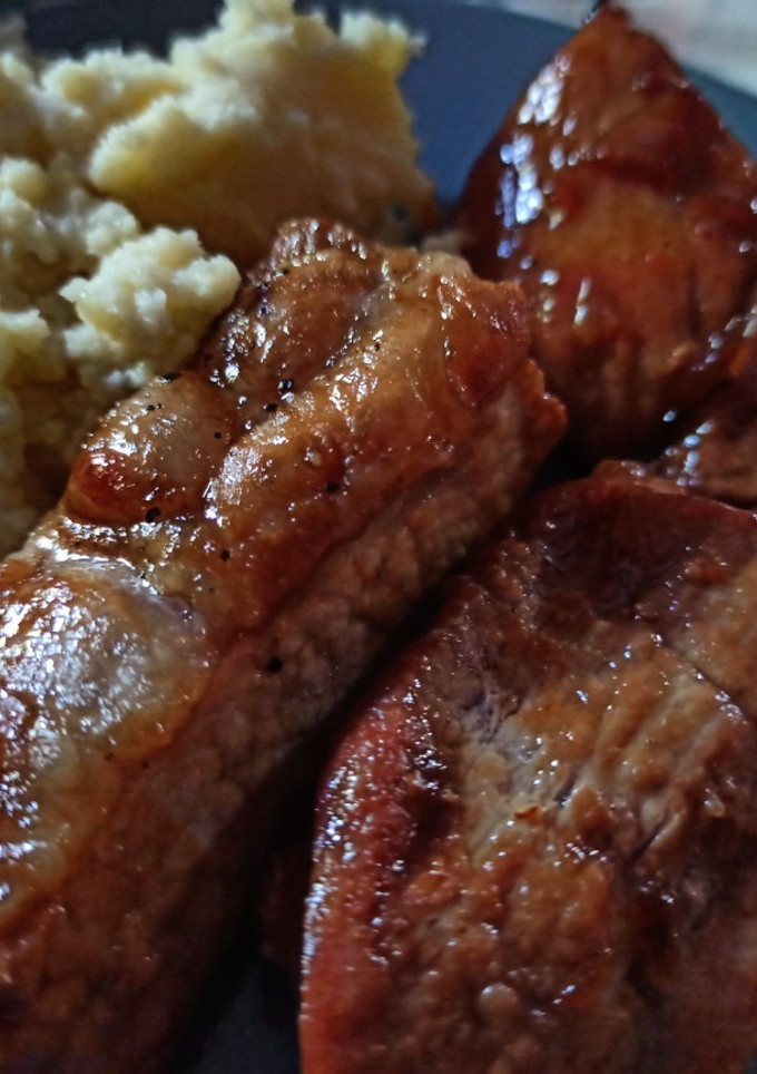Una foto de Secreto de cerdo en salsa de soja, miel y limón