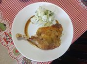 Una foto de pato al horno con verdura