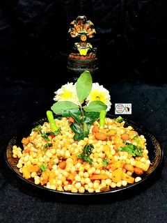 સાબુદાણા ની સાત્વિક ખીચડી (Sabudana Satvik Khichdi Recipe In Gujarati) રેસીપી મુખ્ય ફોટો