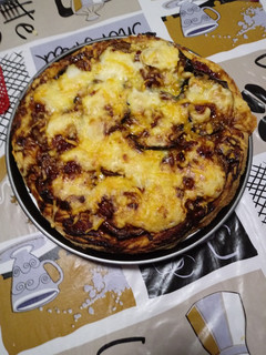 Una foto de Pizza de verdura y queso de rulo de cabra a la barbacoa