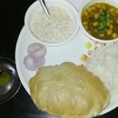 A picture of Chole bhature.