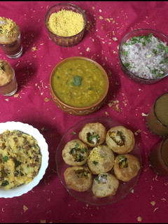 રગડા પાણીપુરી(Ragda Panipuri Recipe In Gujarati) રેસીપી મુખ્ય ફોટો
