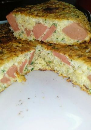 Una foto de Tortilla de arroz y salchichas