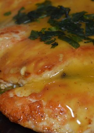 Una foto de Pechugasa a la mostaza  en salsa de naranja