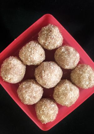शेंगदाण्याचे लाडू (shengdancyahe ladoo recipe in marathi) रेसिपी चे मुख्य फोटो 